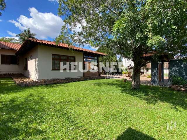 Casa com 3 dormitórios à venda, 229 m² por R$ 1.650.000,00 - Vila Nova - Novo Hamburgo/RS