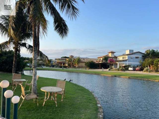 Casa em Condomínio com piscina privativa