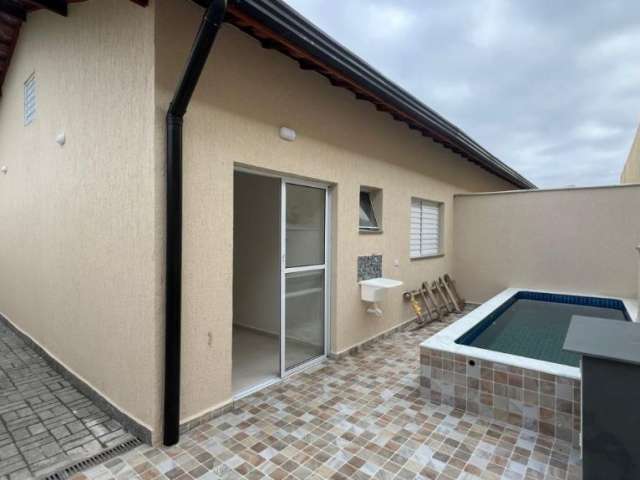 Conforto Residencial: Casa em Condomínio com Churrasqueira e Piscina Privativa em Cibratel 2, Itanhaém, a 800 Metros da Praia.