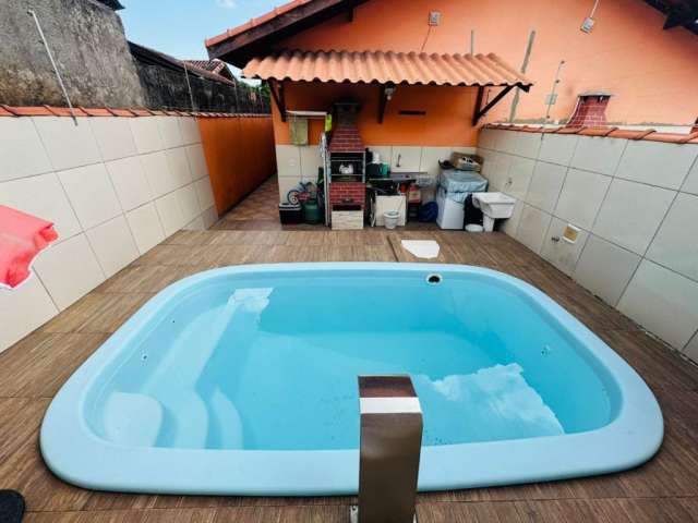 Casa com piscina e area gourmet em Itanhaem.