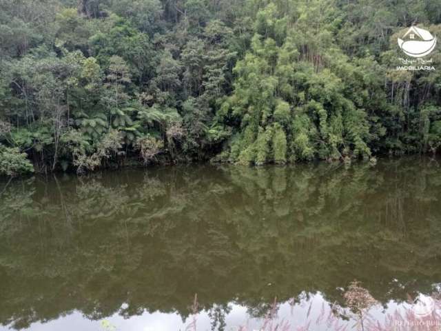 Linda fazenda com lagos e nascentes em sjc