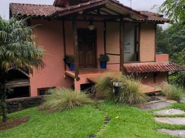 Sítio com casa nova impecável