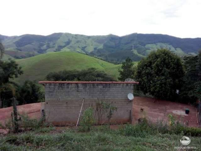 Sítio  em monteiro lobato com pequena casa e mina  d'agua