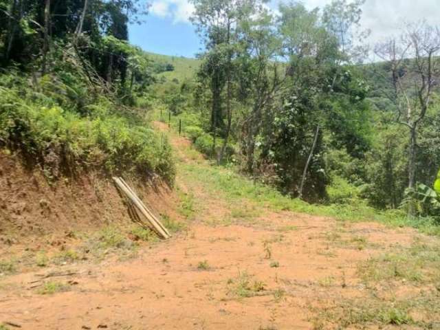 Lindo terreno com cachoeira, platô  e mata nativa em são francisco xavier/sjc/sp