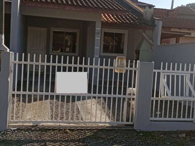 Casa geminada com 02 dormitórios no bairro Vila Nova