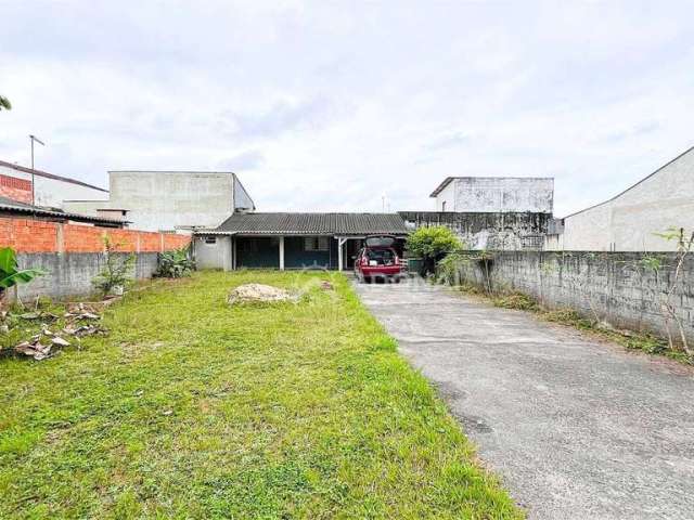 Casa a 3,5 quadras do Mar, com Amplo Terreno, 2 dormitórios à venda, 70 m² por R$ 420.000 - Nereidas - Guaratuba/PR