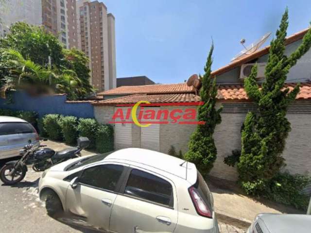 Sobrado comercial para alugar com 300m² de terreno, Jd. Flor da Montanha - Por R$ 15.000,00