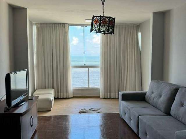 Apartamento frente mar com 02 dormitórios sendo 01 suíte + dependência de empregada!