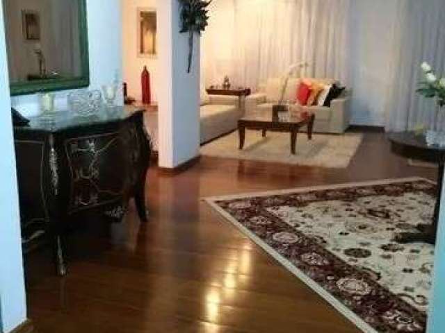 Apartamento Alto Padrão com 250m² sendo 1 por andar com 4 suítes, 4 vagas!