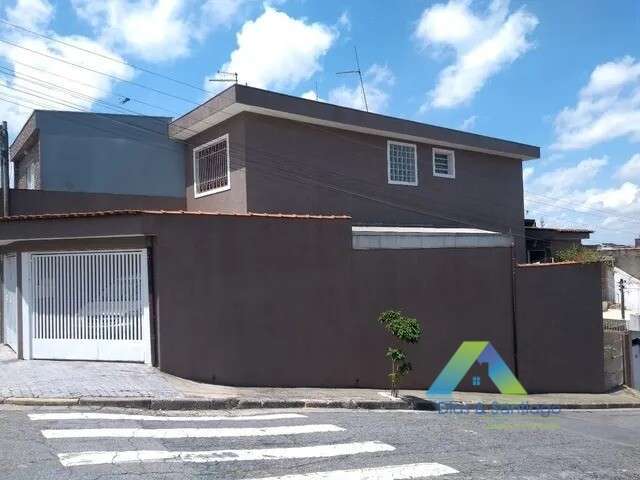 Excelente sobrado de esquina com 141m² estudando permuta!