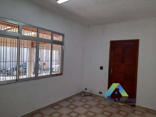 Excelente casa com 160 metros, 3 dormitórios, 2 vagas quintal com ótima localização e valor !