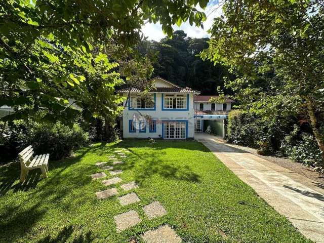 Casa em condomínio fechado com 5 quartos à venda na Avenida Tobias Barreto, Carlos Guinle, Teresópolis, 320 m2 por R$ 1.350.000