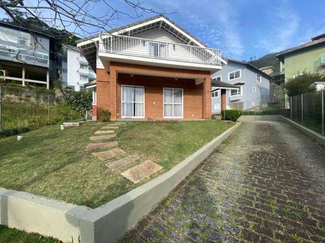 Casa em condomínio fechado com 4 quartos para alugar na Rua Aristides Pereira Machado, Tijuca, Teresópolis, 232 m2 por R$ 5.500