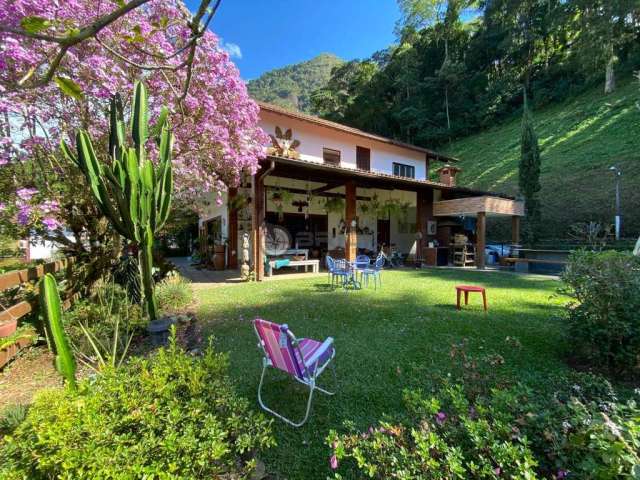 Casa em condomínio fechado com 3 quartos à venda na Estrada Arakem, Granja Guarani, Teresópolis, 203 m2 por R$ 1.290.000