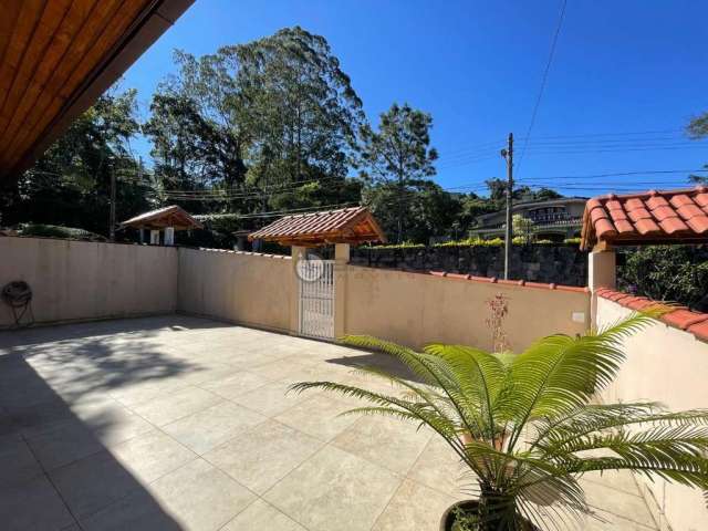 Casa em condomínio fechado com 3 quartos à venda na Avenida das Quaresmas, Carlos Guinle, Teresópolis, 160 m2 por R$ 780.000