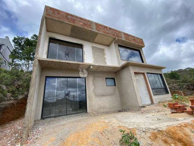 Casa em condomínio fechado com 4 quartos à venda na Rua Panamá, 400, Albuquerque, Teresópolis, 150 m2 por R$ 500.000