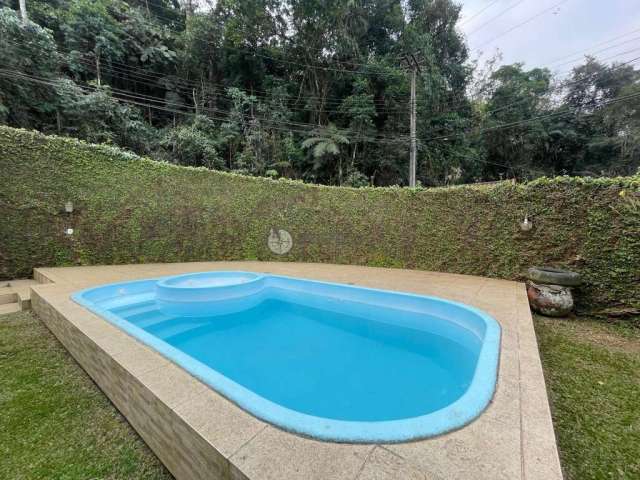 Casa com 3 quartos à venda na Rua Omar Magalhães, Parque do Ingá, Teresópolis, 173 m2 por R$ 980.000