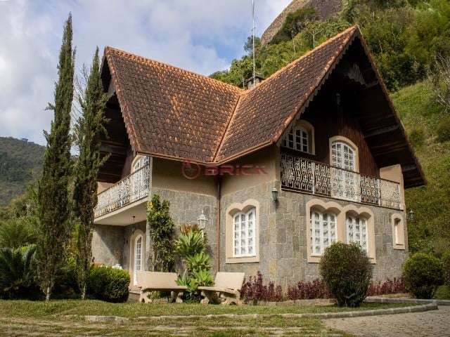 Casa com 3 quartos à venda na Rua José Janotti Primo, Iucas, Teresópolis, 350 m2 por R$ 2.250.000