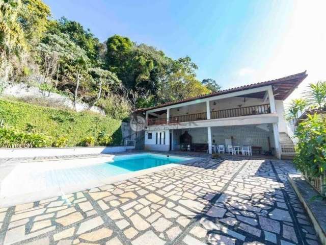 Casa com 5 quartos à venda na Rua Cecília Meirelles, Santa Cecília, Teresópolis, 390 m2 por R$ 899.900