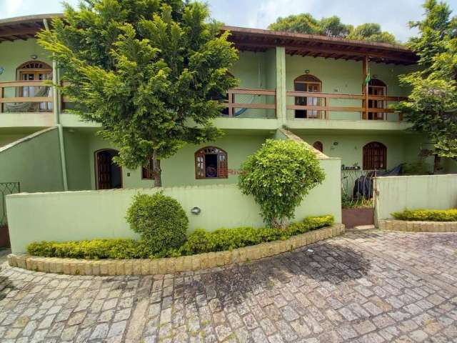 Casa em condomínio fechado com 3 quartos à venda na Rua Durval Fonseca, Jardim Europa, Teresópolis, 150 m2 por R$ 530.000