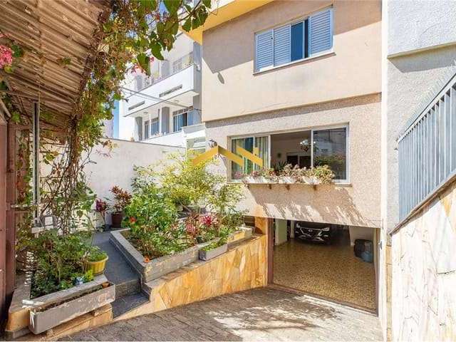 Casa à Venda com 196m², 3 dormitórios, 1 suíte e 3 vagas!!!