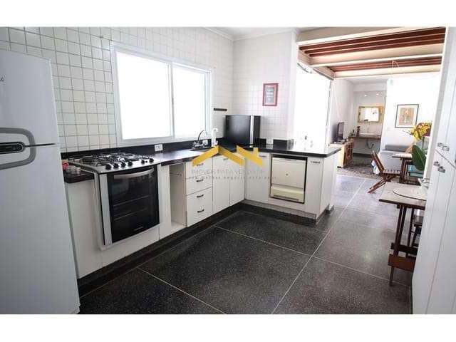 Casa à Venda com 145m², 2 dormitórios, 1 suíte e 2 vagas!!!