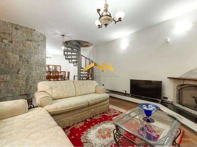 Casa à Venda com 208m², 3 dormitórios, 1 suíte, 2 salas e 3 vagas!!!