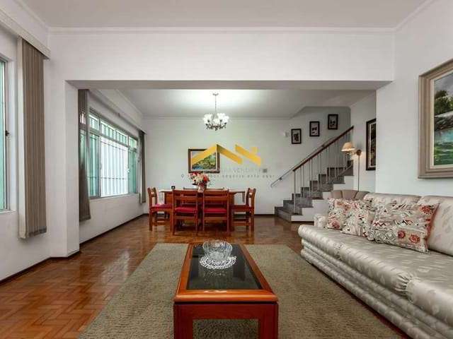 Casa à Venda com 226m², 4 dormitórios, 3 salas e 3 vagas!!!