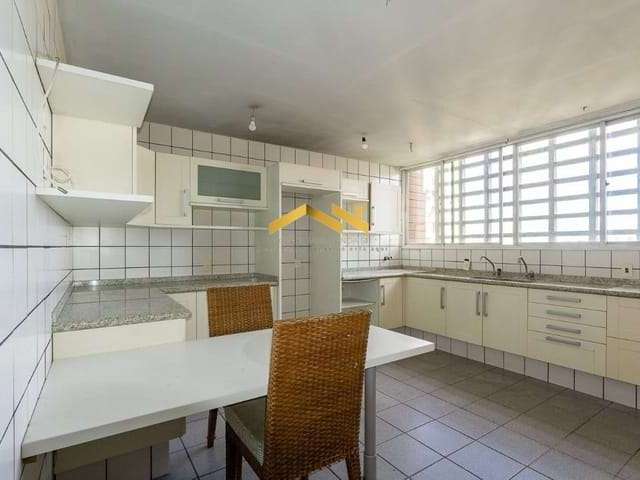 Apartamento à Venda com 412m², 3 dormitórios, 1 suíte e 4 vagas!!!