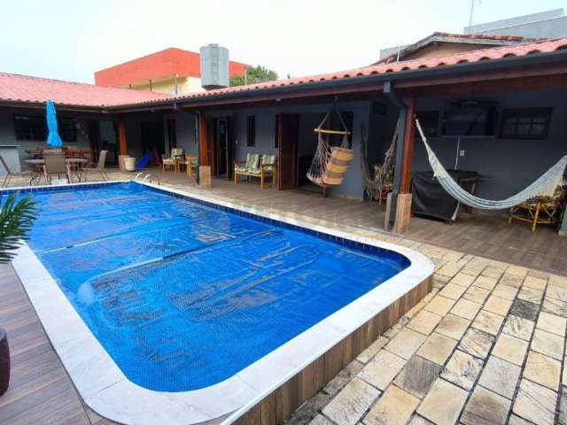 Casa com 3 Dormitórios e Piscina, Prainha  Caraguatatuba SP