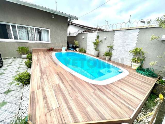 Casa com 3dormitórios e Piscina, Martim de Sá  Caraguatatuba SP