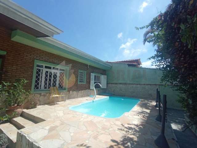 Casa com 3 Dormitórios e Piscina, Praia das Palmeiras  Caraguatatuba SP