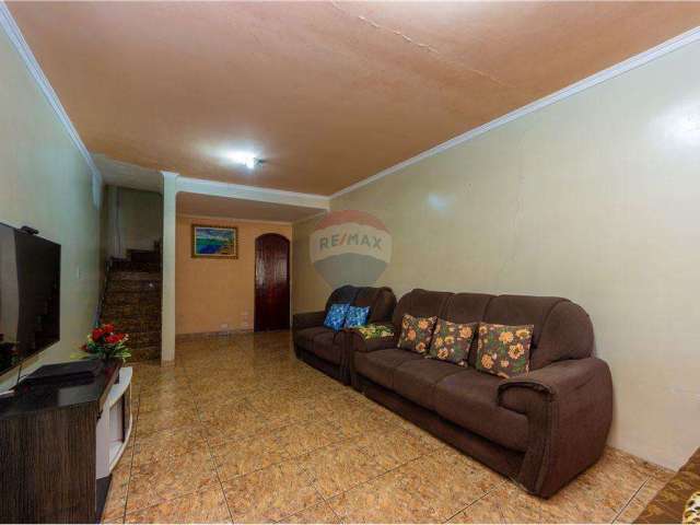 Sobrado, 180m², 5 dorms, 2 Banheiros e 1 vaga