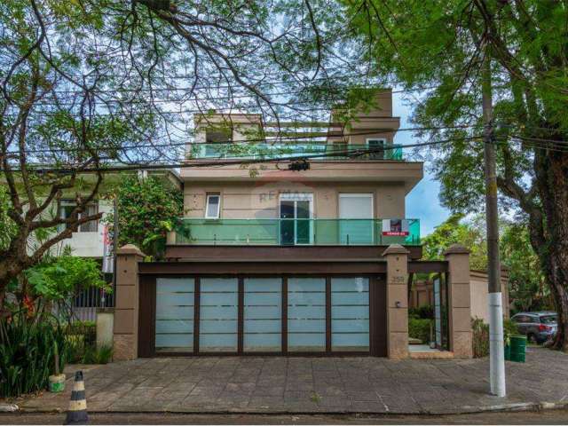 Linda casa nos Jardins à venda de 724m2 área construída, 4 suítes 3 vagas de garagem