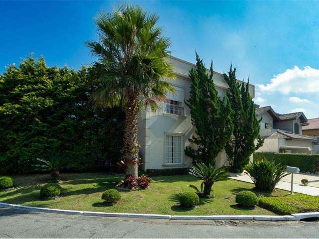 Casa Maravilhosa de Alto Padrão com Piscina em Aldeia da Serra!!!