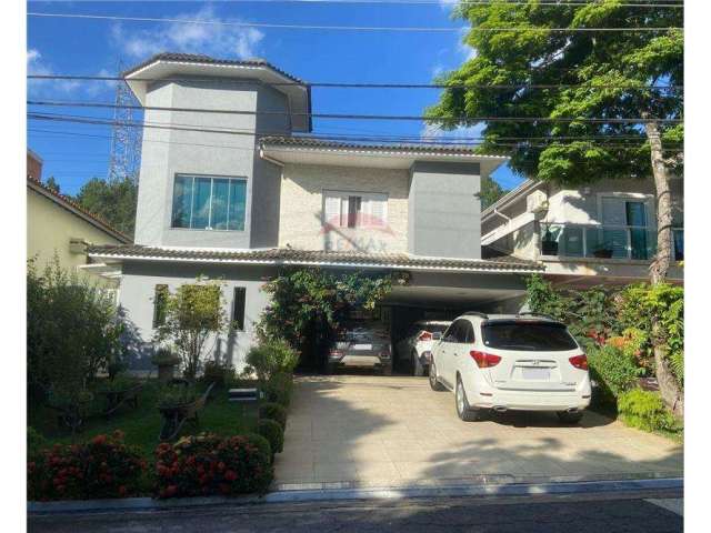 Casa em Condomínio á Venda com 4 dormitórios sendo, 3 suítes ,espaço gourmet , 440 m² de área construída