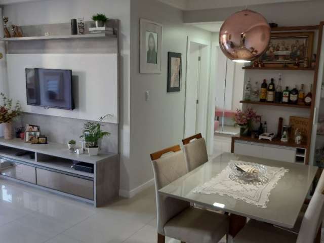 Apartamento 2 dorm, 1 vaga, ampla varanda. Barreiros, São José SC