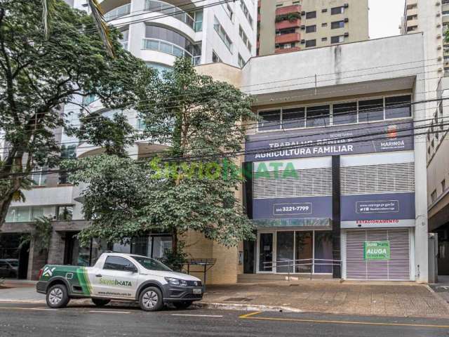 Excelente sala comercial com mais de 600,00 m² para locar no centro da cidade.