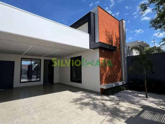 Casa de alto padrão à venda por R$ 1.380.000,00 na Zona 07 de Maringá-PR