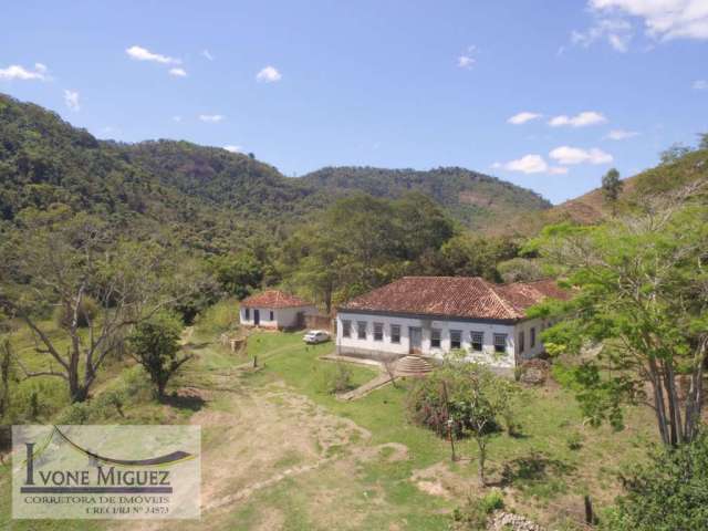 Fazenda em Centro - Rio das Flores, RJ