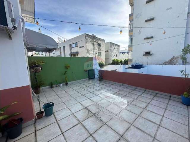 Excelente casa triplex à venda com piscina, 3 quartos, 3 varandas e 3 vagas na garagem