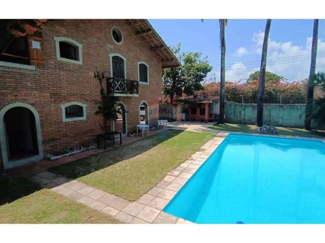 Casa no bairro de Candeias com piscina, 4 suítes e 900m²