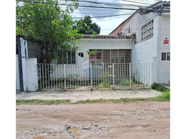 Casa à Venda no Bairro Cordeiro, Recife - Excelente Oportunidade para você morar bem!