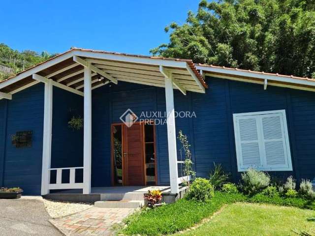 Casa em condomínio fechado com 3 quartos para alugar na Estrada Caminho dos Açores, 280, Santo Antônio de Lisboa, Florianópolis, 130 m2 por R$ 7.300