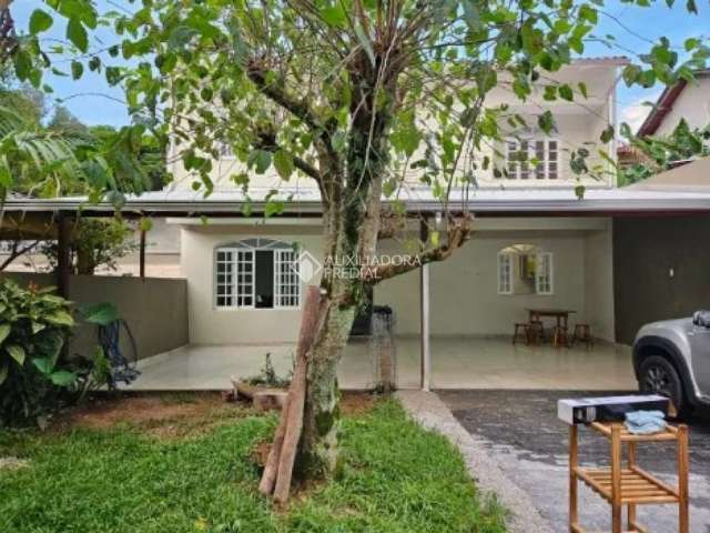 Casa com 2 quartos para alugar na Rua Quilombo, 283, Itacorubi, Florianópolis, 111 m2 por R$ 5.200