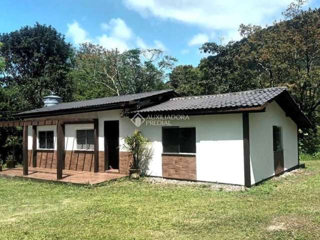 Casa com 3 quartos para alugar na Rua Manoel Petronilho da Silveira, 861, São João do Rio Vermelho, Florianópolis, 141 m2 por R$ 4.700