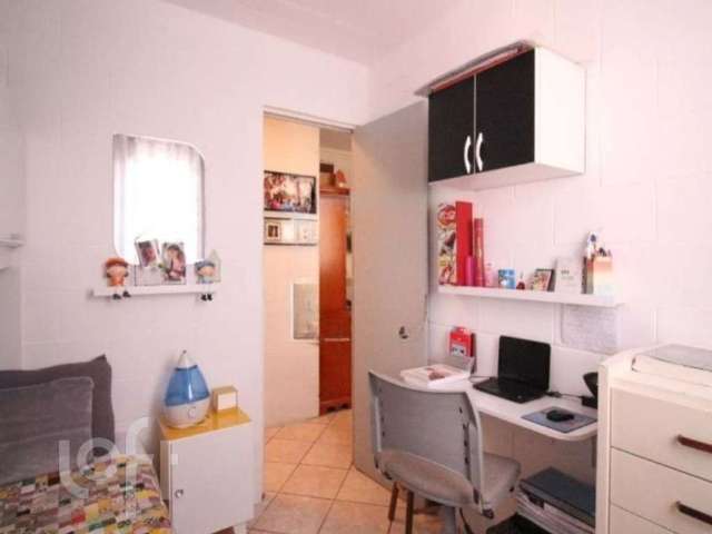 Apartamento com 2 quartos à venda na Ademar Martins de Freitas, 257, Jardim São Domingos, São Paulo por R$ 288.000