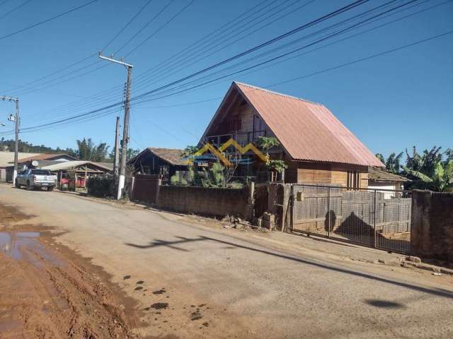 Casa com rancho de pesca em Imaruí