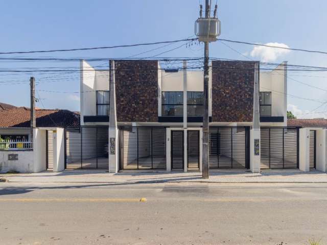 Lindo sobrado geminado com 1 suíte mais 2 quartos à venda no bairro Bom Retiro em Joinville - SC por R$ 529.000,00.