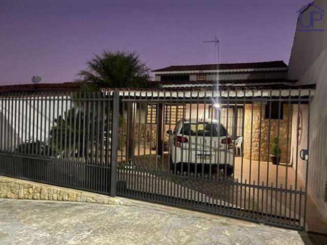 Casa para Venda em Bragança Paulista, Vila Mota, 3 dormitórios, 1 suíte, 2 banheiros, 2 vagas